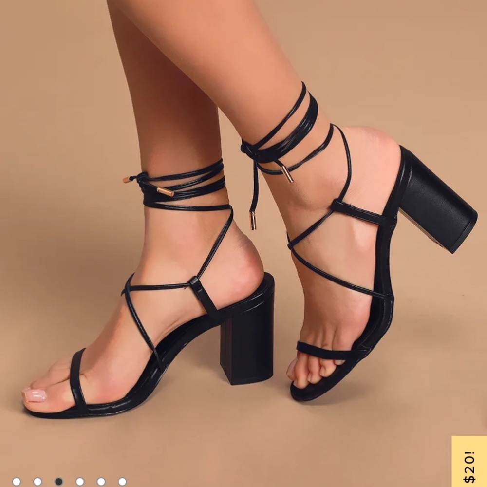 Lulús black heels